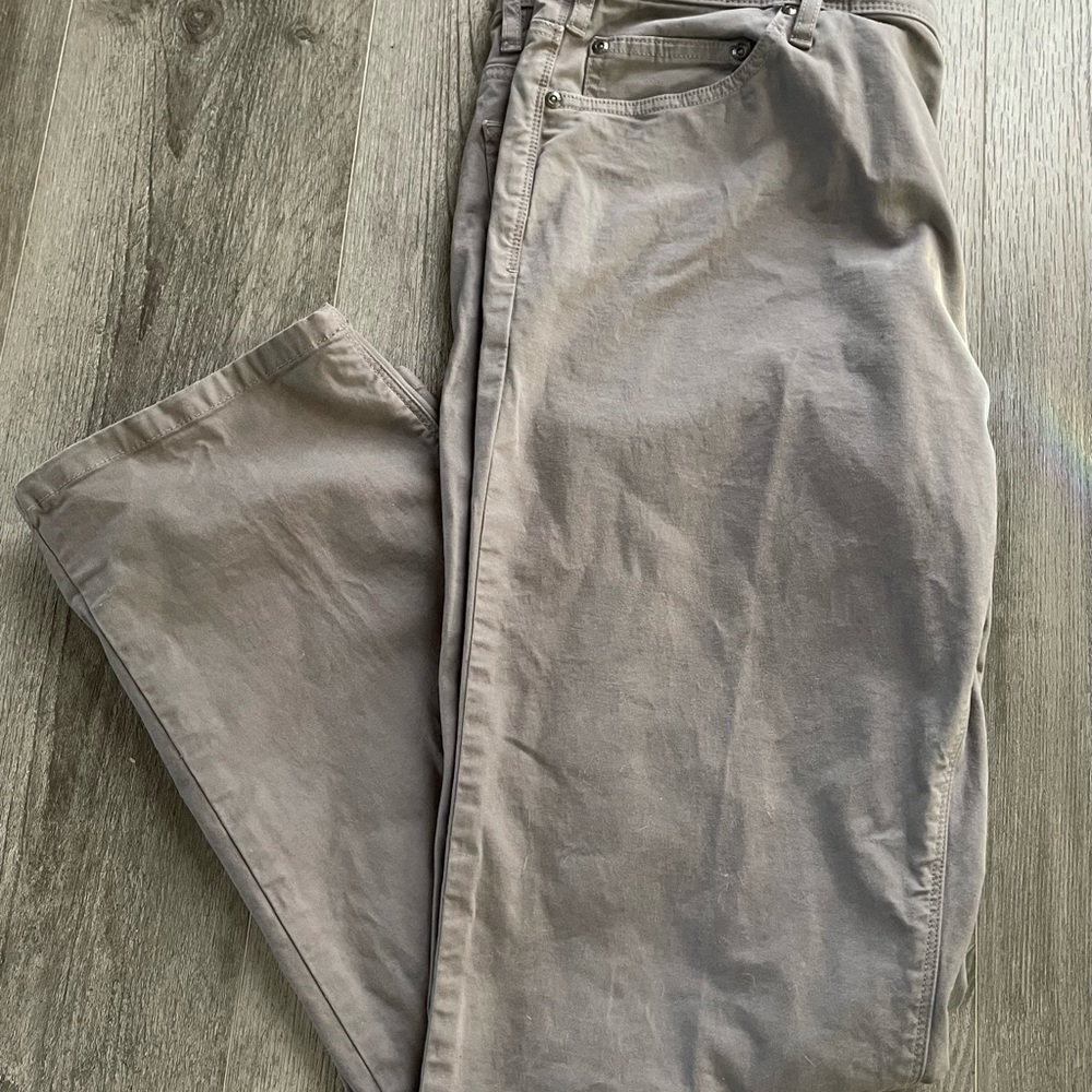 Orvis Men's Light Gray Chino Pants
